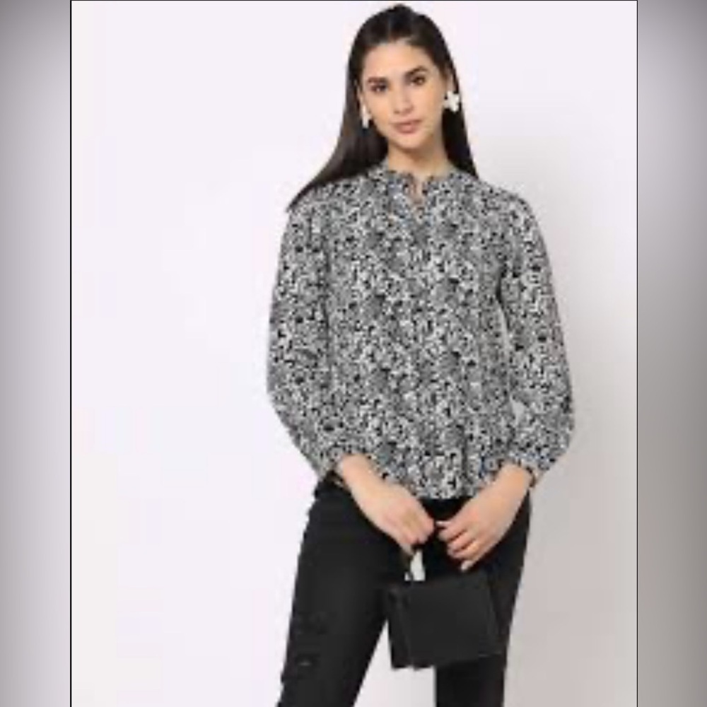 FIG Black & White Floral Blouse Tunic Size L Peasant Boho Travel Lightweight